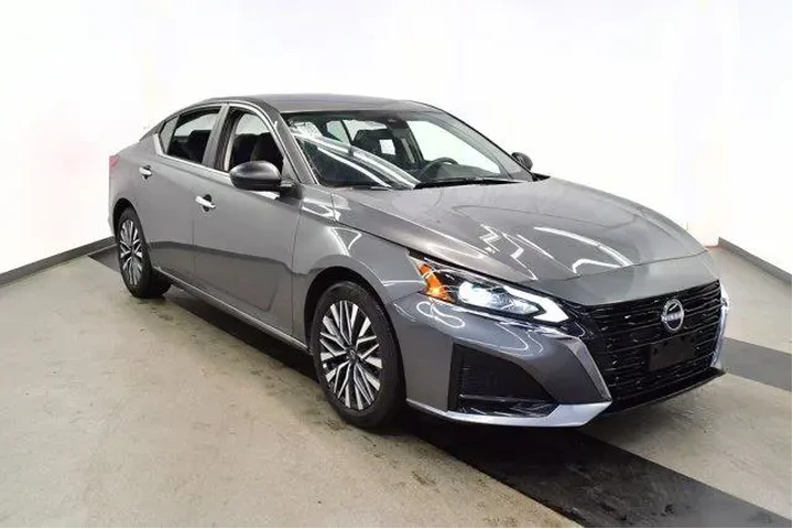 $21994 : Nissan Altima 2025 2.5 SV 4d image 2