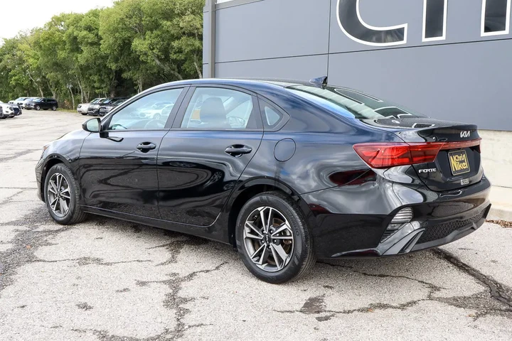 $17288 : 2023 Forte LXS image 6