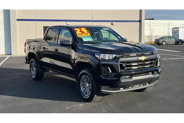 $37484 : Chevrolet Colorado 2024 4x4 image 3