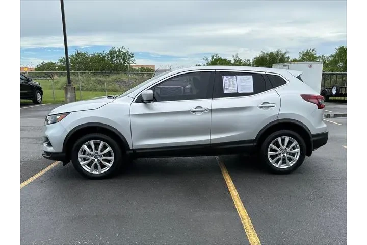 $16999 : Nissan Rogue Sport 2022 S 4d image 2