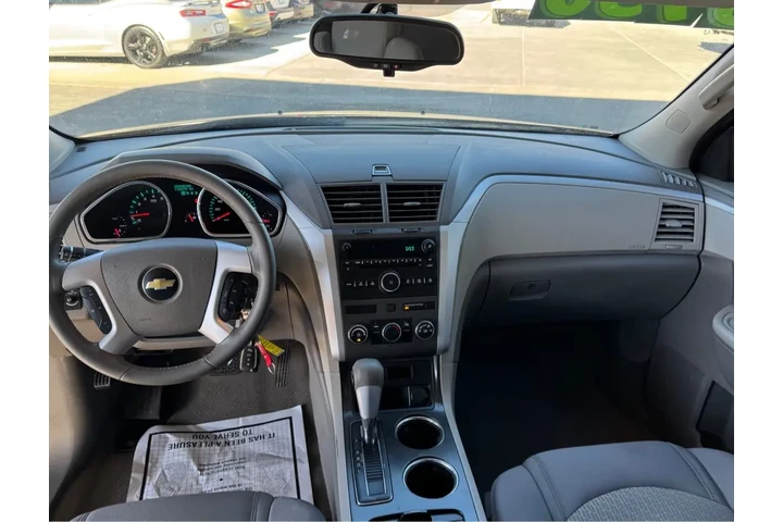 2012 Traverse LS FWD w/PDC image 9
