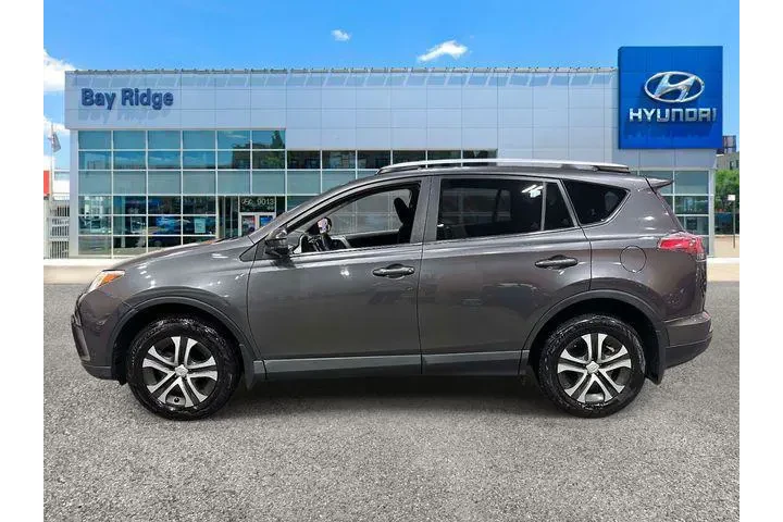 $18670 : Toyota RAV4 2017 AWD LE 4dr image 8