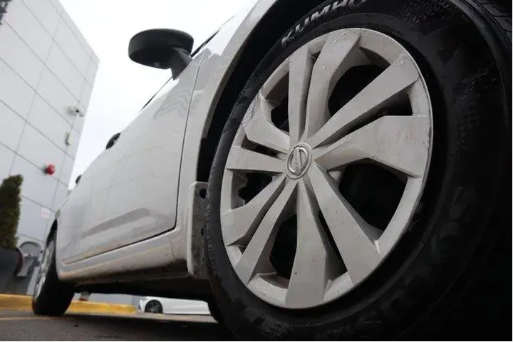 $13944 : Nissan Versa 2025 S 4dr Seda image 8