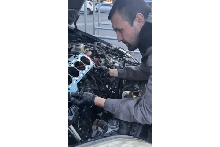 Prius Head Gasket Replacement image 3