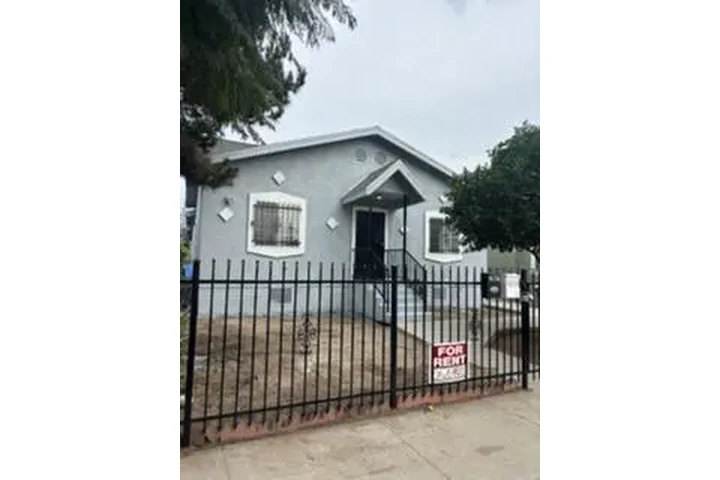 $3800 : Casa Remodelada! 5-Rec/2-Ba image 1