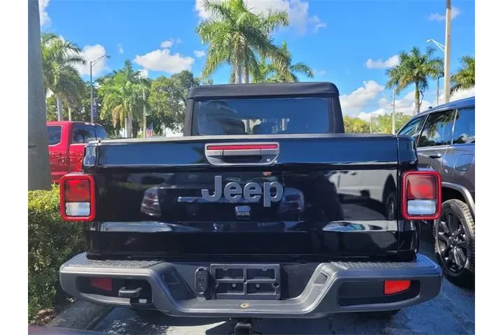 $27990 : Jeep Gladiator 2020 4x4 Spor image 7