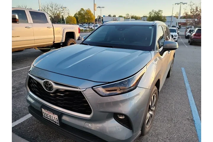 $34742 : Toyota Highlander 2022 XLE 4 image 1