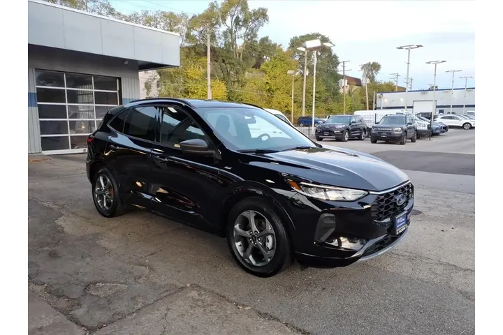 $24897 : Ford Escape 2023 ST-Line 4dr image 1