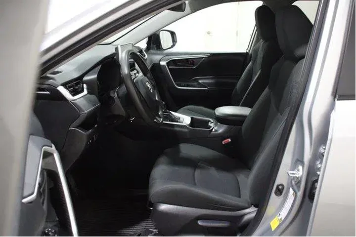 $33998 : Toyota RAV4 2024 AWD LE 4dr image 3