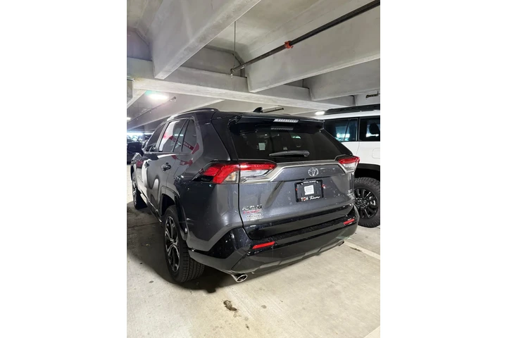 Toyota RaV4 XSE image 5