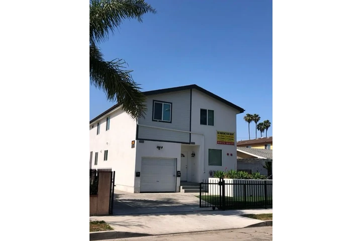 $1900 : 2Bedroom 1Bath Apartment in LA image 1