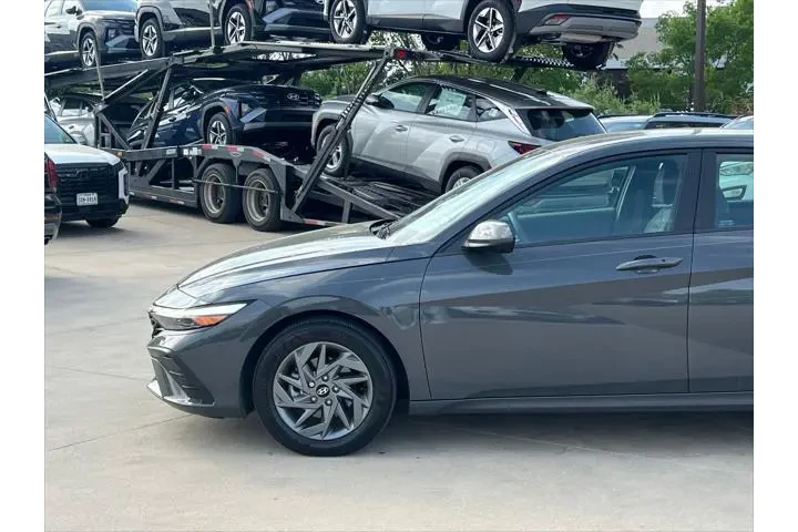 $19999 : Hyundai ELANTRA 2024 SEL 4dr image 7