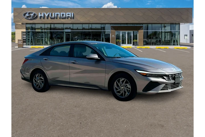 $21277 : Hyundai ELANTRA 2024 SEL 4dr image 10