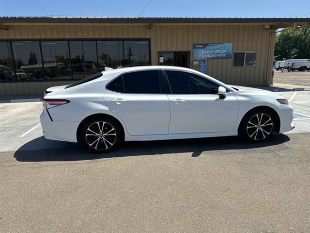 $18999 : 2020 Camry SE image 6