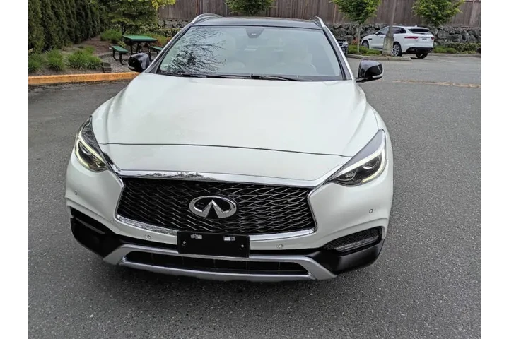 $10900 : 2017 QX30 Premium image 9