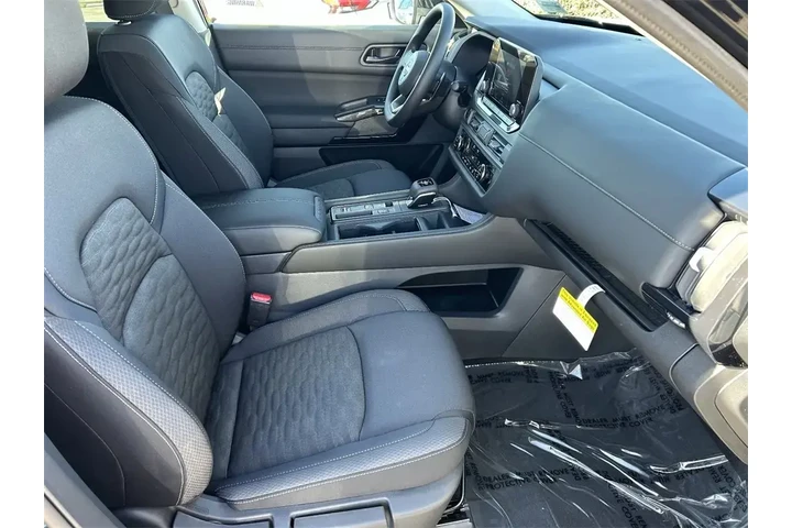 $38475 : Nissan Pathfinder 2025 S 4dr image 9