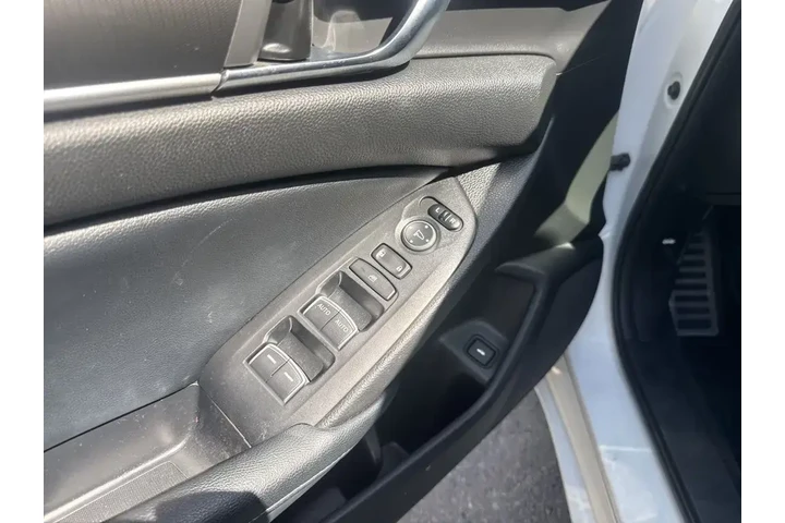 $17287 : Honda Accord 2018 Sport 4dr image 5