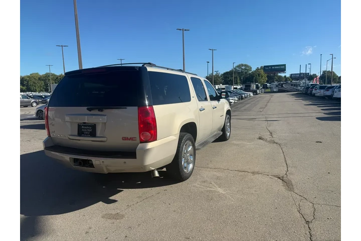 $5980 : 2011 GMC Yukon XL 4WD 4dr 150 image 2