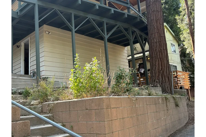 $1200 : Charming 2-bed, 1-bath home in image 2
