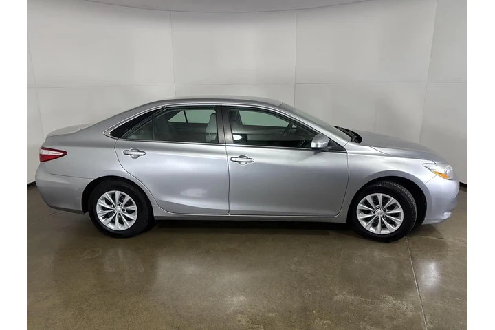 $17892 : 2015 Camry LE image 7