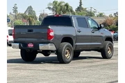$28705 : Toyota Tundra 2017 4x4 SR5 4 thumbnail