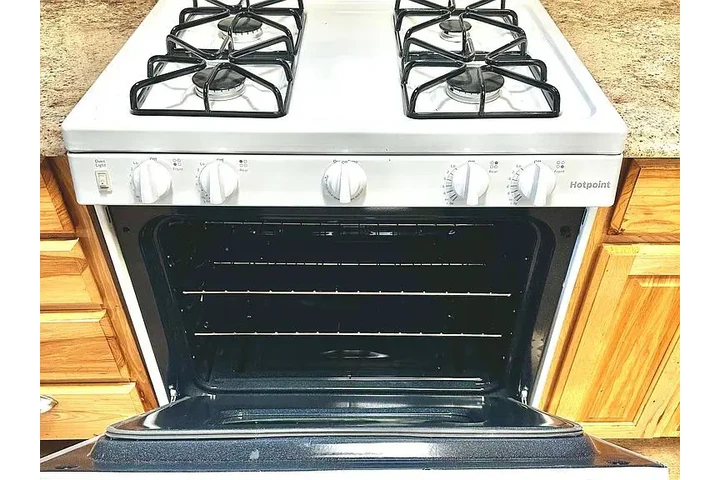 $750 : casa de barrio familiar establ image 6