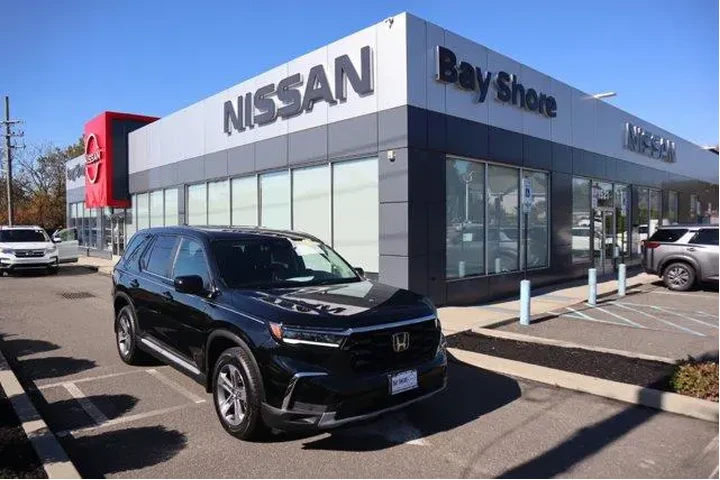 $35841 : Honda Pilot 2024 AWD EX-L 4d image 1