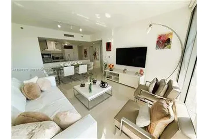 $5500 : Rental property with 2 bedro image 4