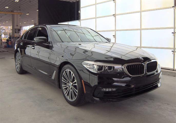 $12998 : 2017 BMW 5 Series 530i image 3