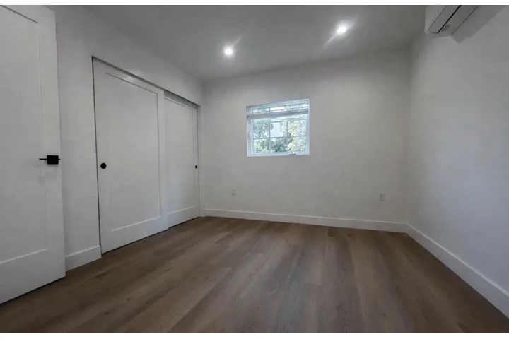 $1955 : 2 Bedroom 2 bath Apt in LA image 6