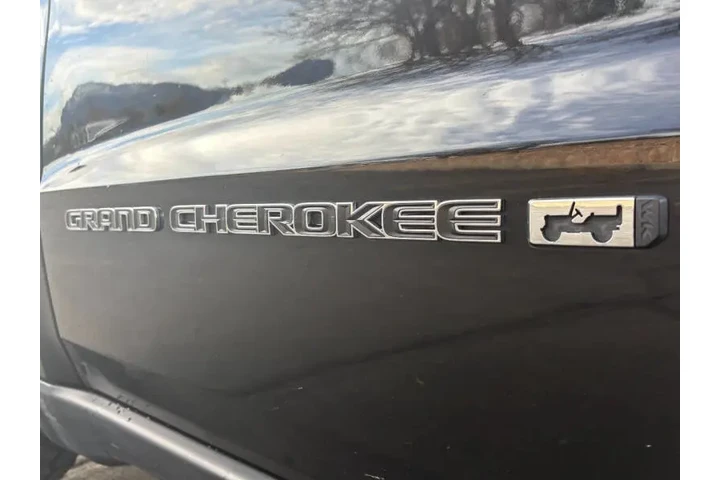 $18900 : 2022 Grand Cherokee WK Laredo image 10