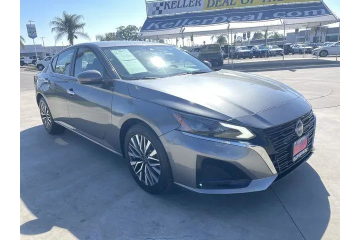 $18999 : Nissan Altima 2023 2.5 SV 4d image 2