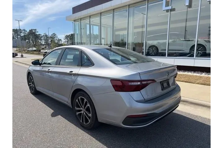 $19421 : Volkswagen Jetta 2024 Sport image 3