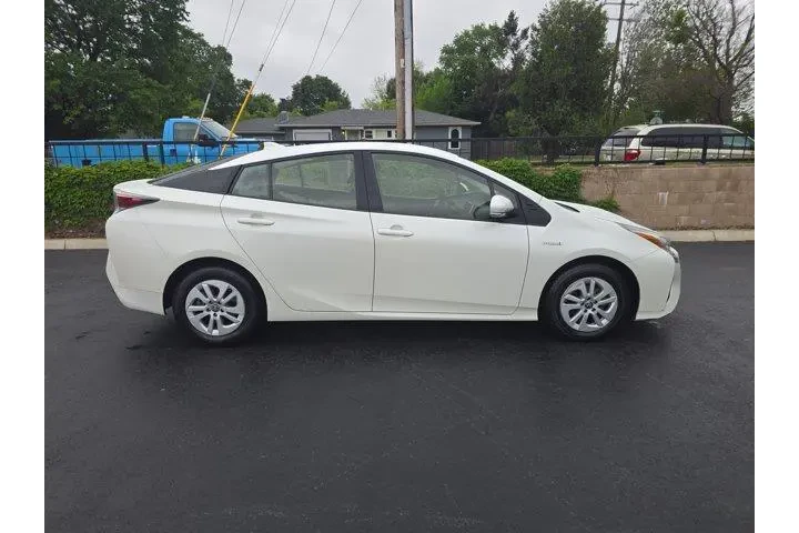 $19995 : Toyota Prius 2017 Two 4dr Ha image 3
