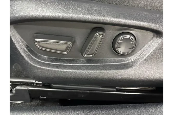 $25900 : Toyota Camry 2025 SE 4dr Sed image 3