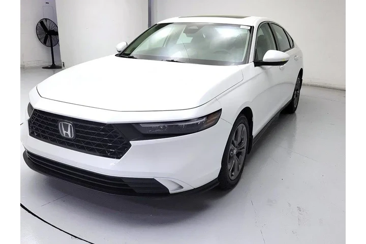 $27998 : Honda Accord 2024 EX 4dr Sed image 3