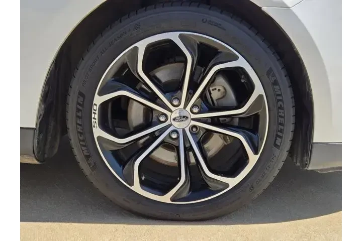 $12385 : Ford Taurus 2018 AWD SHO 4dr image 10