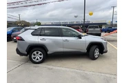 $27836 : Toyota RAV4 2025 AWD LE 4dr thumbnail