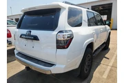 $37991 : Toyota 4Runner 2020 4x4 SR5 thumbnail