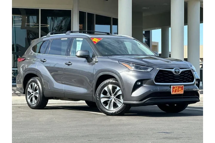 $32990 : Toyota Highlander 2021 XLE 4 image 1