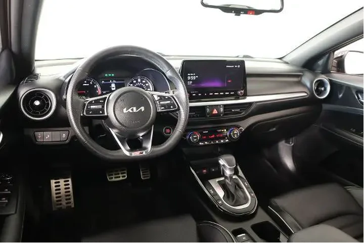 $22653 : Kia Forte 2023 GT-Line 4dr S image 2