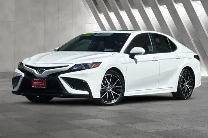 $27000 : Toyota Camry Hybrid 2024 SE image 2