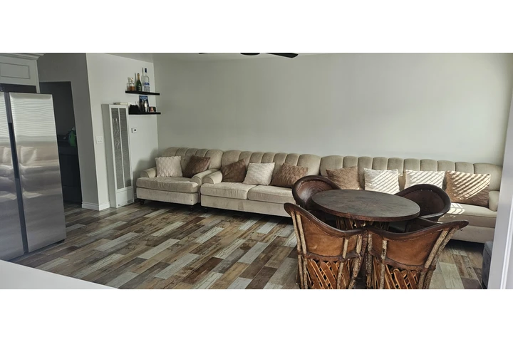 $2100 : Se Renta Una Casita / ADU image 2