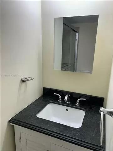 $2200 : Apartment for Rent image 9