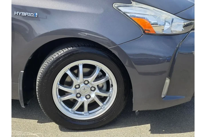$15588 : Toyota Prius v 2015 Two 4dr image 9