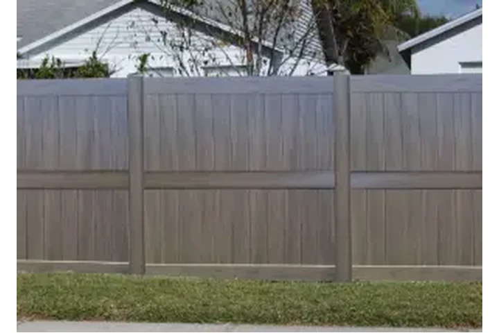 $500 : Vinyl Fence Toronto image 1