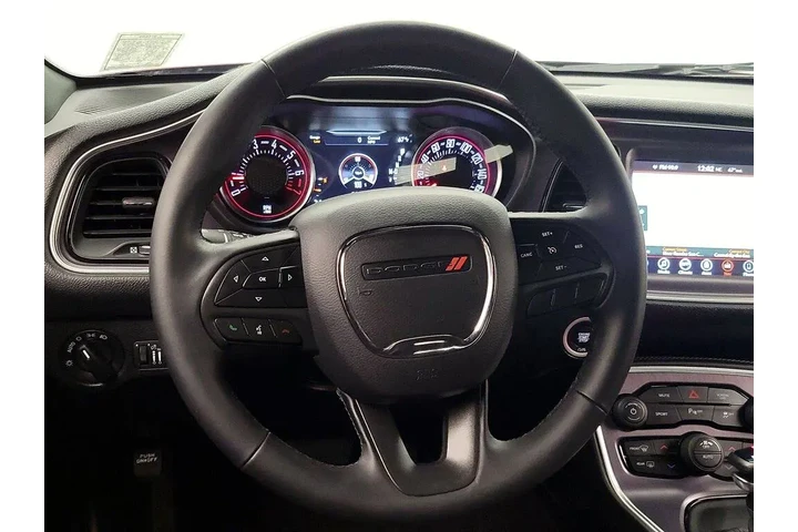 $23998 : Dodge Challenger 2017 SXT 2d image 10