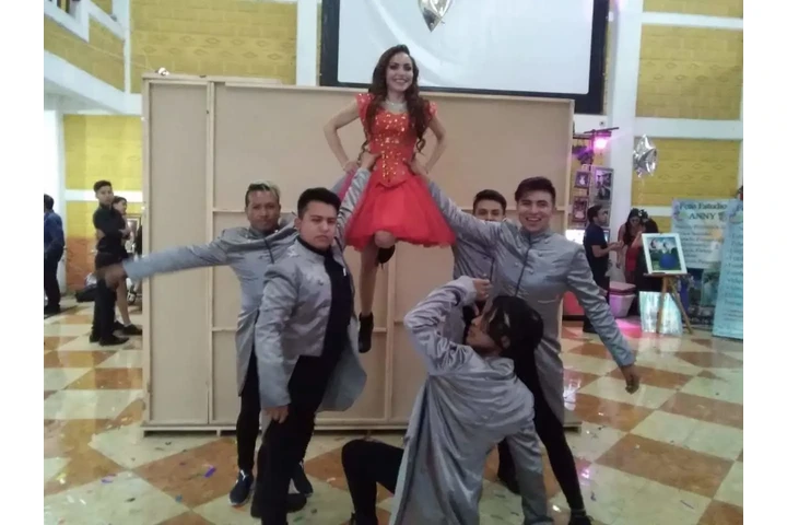 Maestra de vals image 3