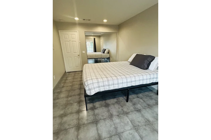 $800 : Se renta cuarto en Chino Ca image 1