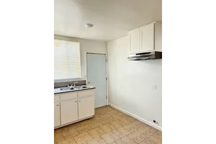 $2150 : COMPTON RENTO APTO. image 5